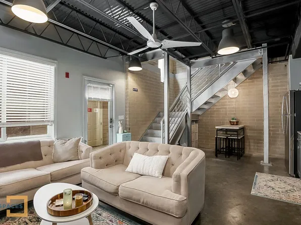 1016 Oak Ave