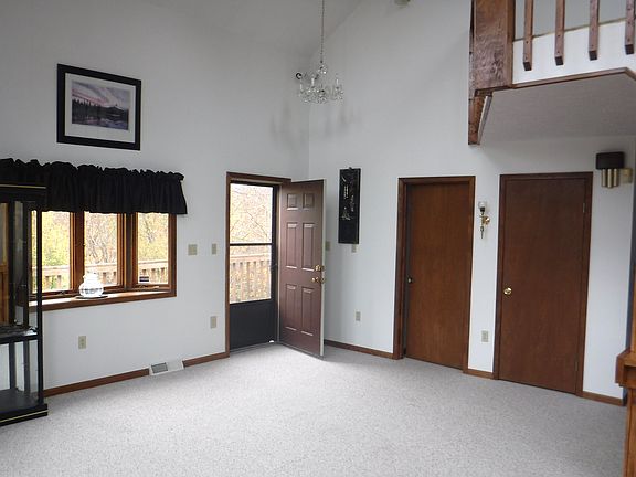 2nd image of 111 Pecan Ln