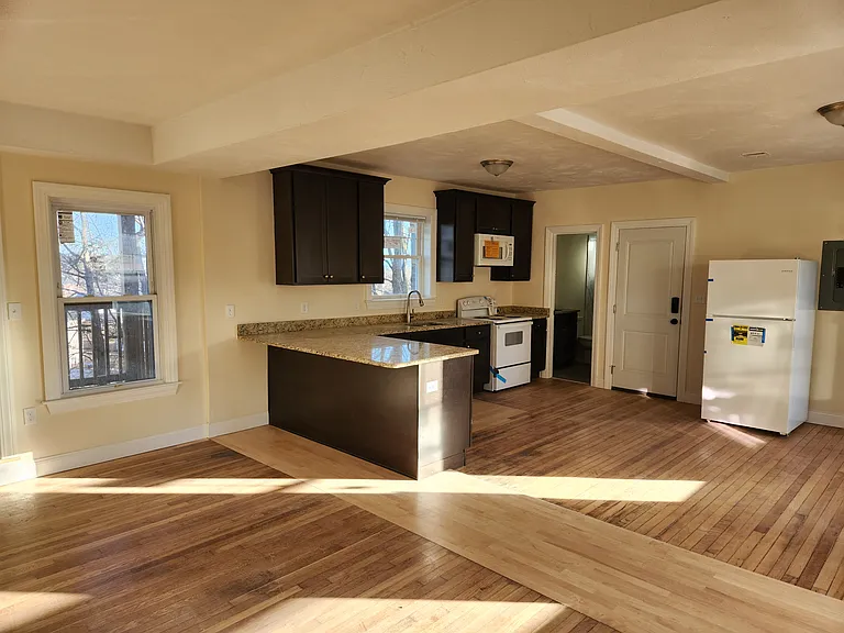 21 Pacific St #2 — Photo 4