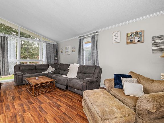 5th image of 209 Oakhill Ave