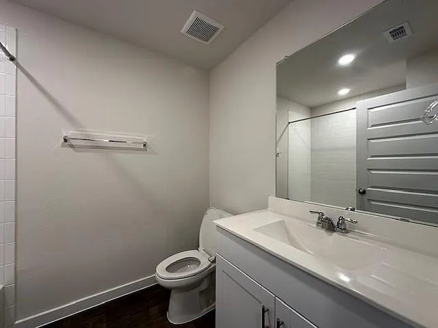 141 Netherland St — Photo 10