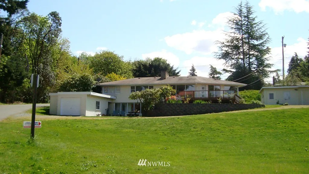 8632 Eastside Drive NE photo 1