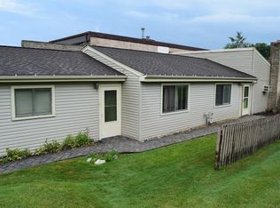 69 Country Club Dr, Florida, NY 10921