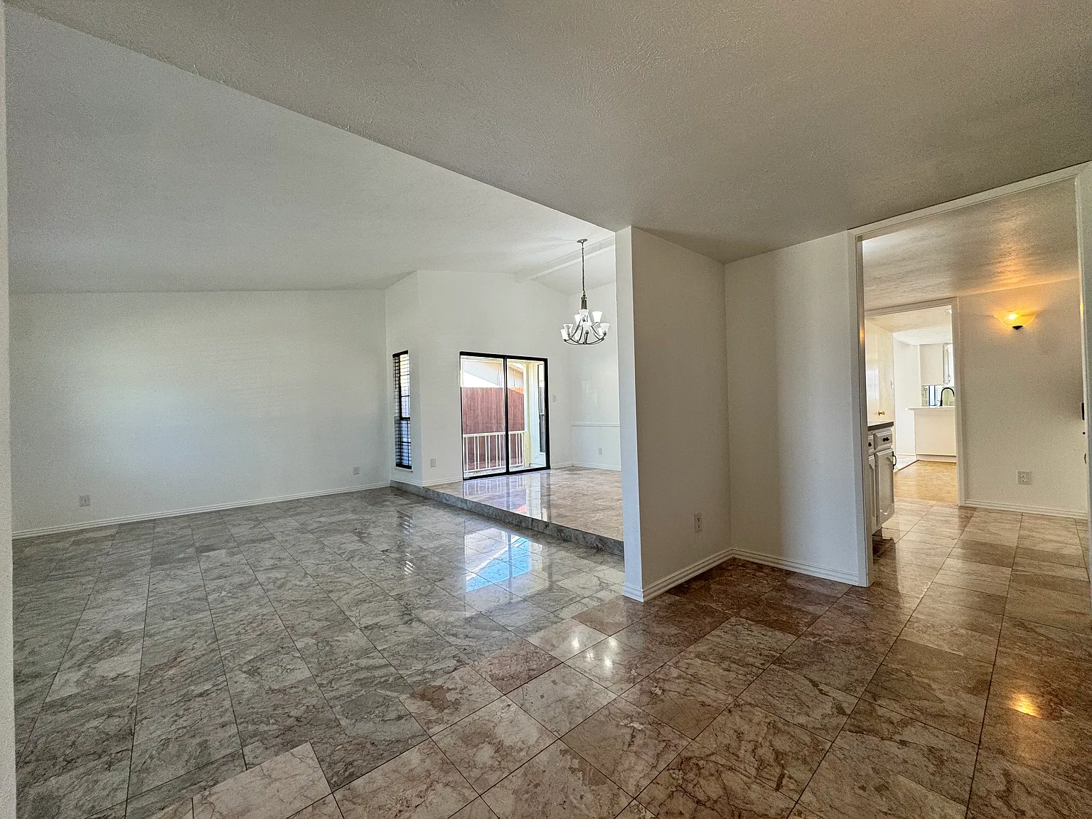 4 bed, 2110 sqft, $2,300 — Photo 2