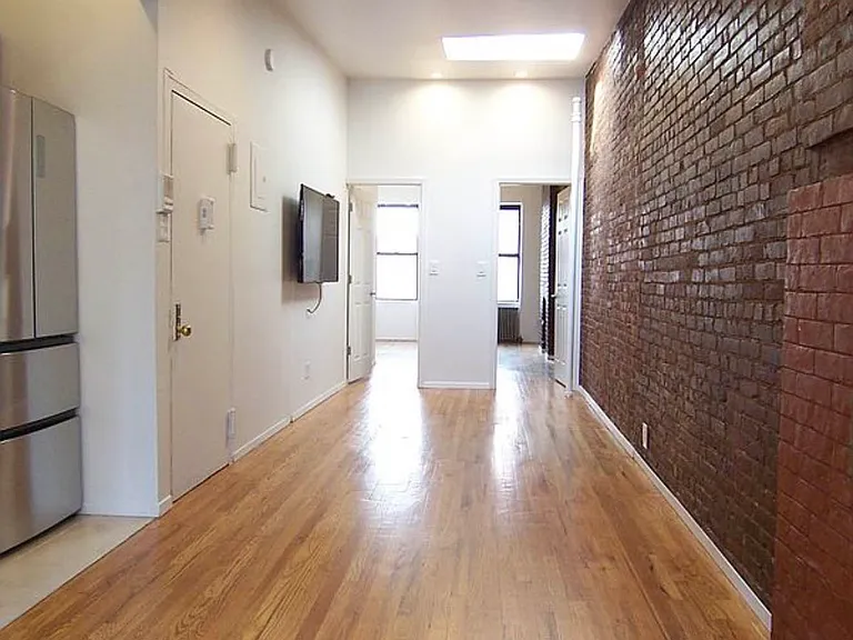 442 W 45th St #5E — Photo 2