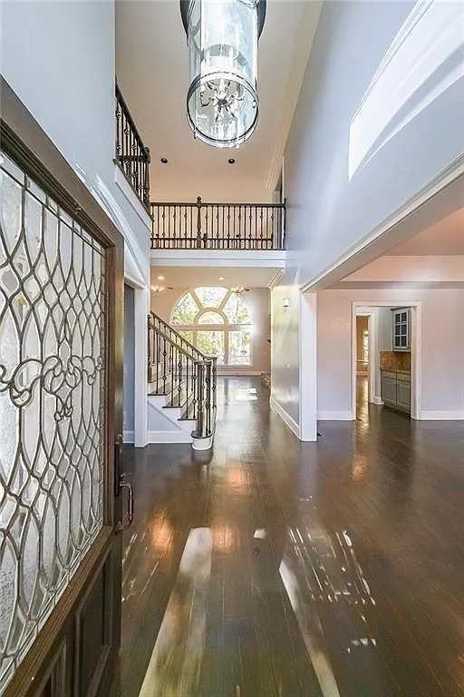 5 bed, 8.0 bath, 8103 sqft, $6,000 — Photo 2