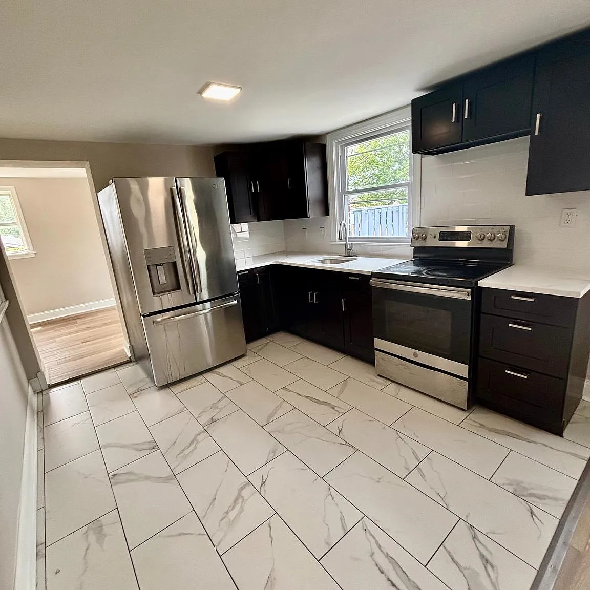 2 bed, 2966 sqft, $1,600 — Photo 4