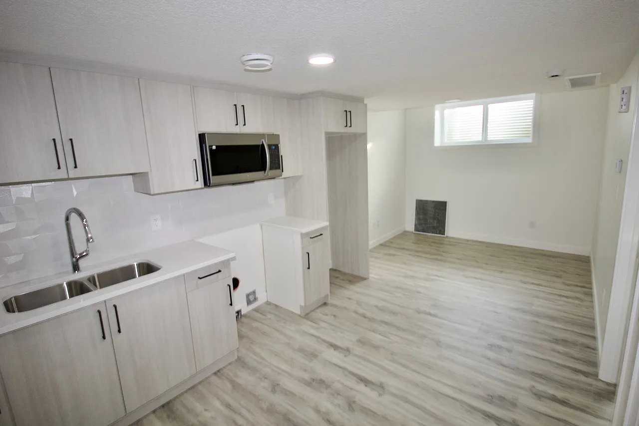 Chappelle 1 Bed 1 Bath BSMT Suite For Rent — Photo 3