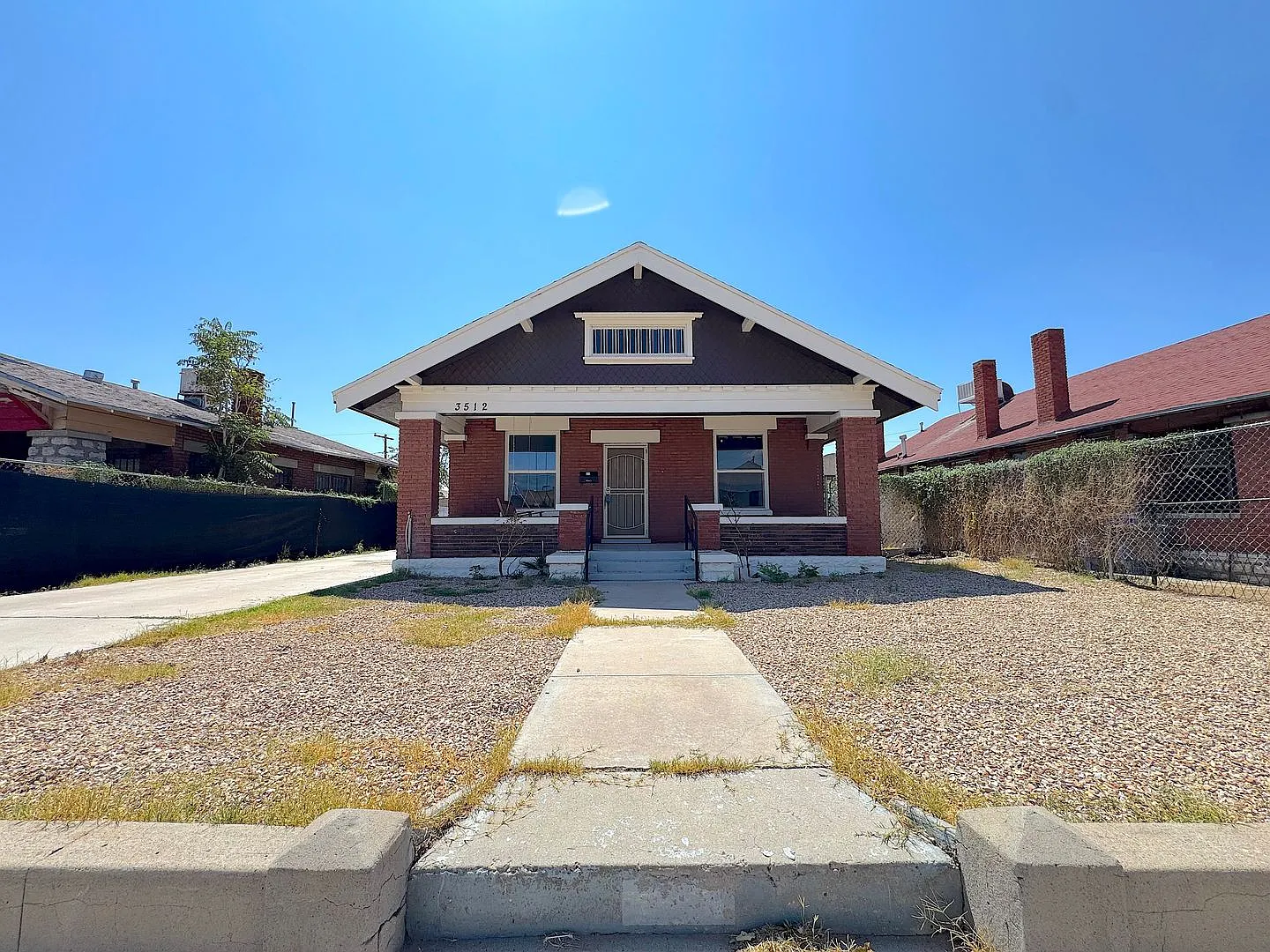 Updated Duplex with Historic Charm! 2bed/1bath Refrig A/C across from Park! Water & Gas Included! — Photo 1