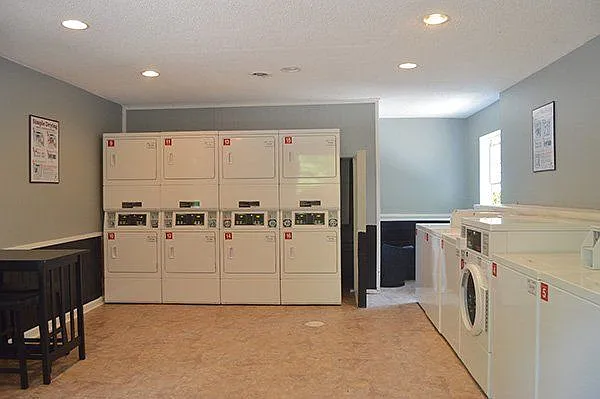 Cambridge Apartments — Photo 12