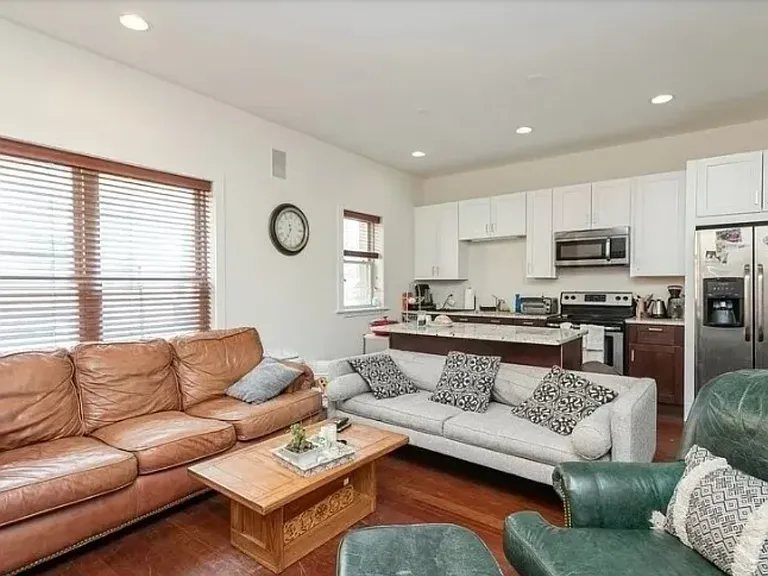 2522 N Halsted St #105 — Photo 2
