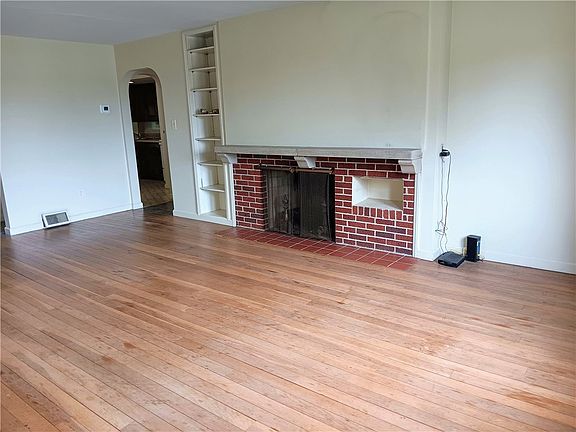 4th image of 421 E Main St