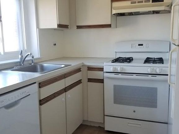 2nd image of 158 Sackett St APT 4