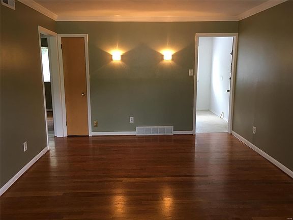 5th image of 10130 Chaucer Ave