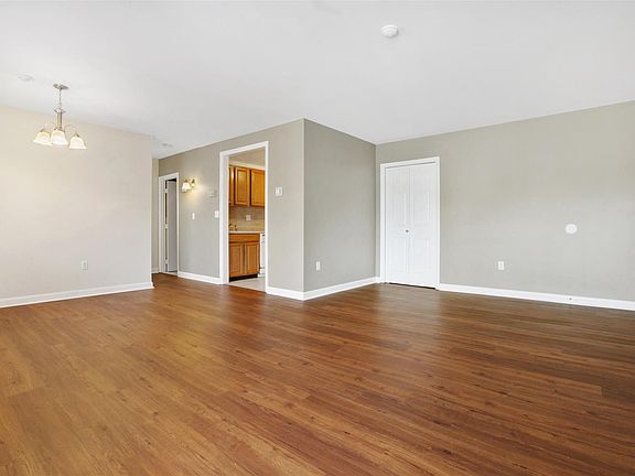 5th image of 6 Francis Dr #20002