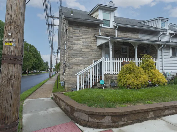 957 W 6th St, Lansdale, PA 19446