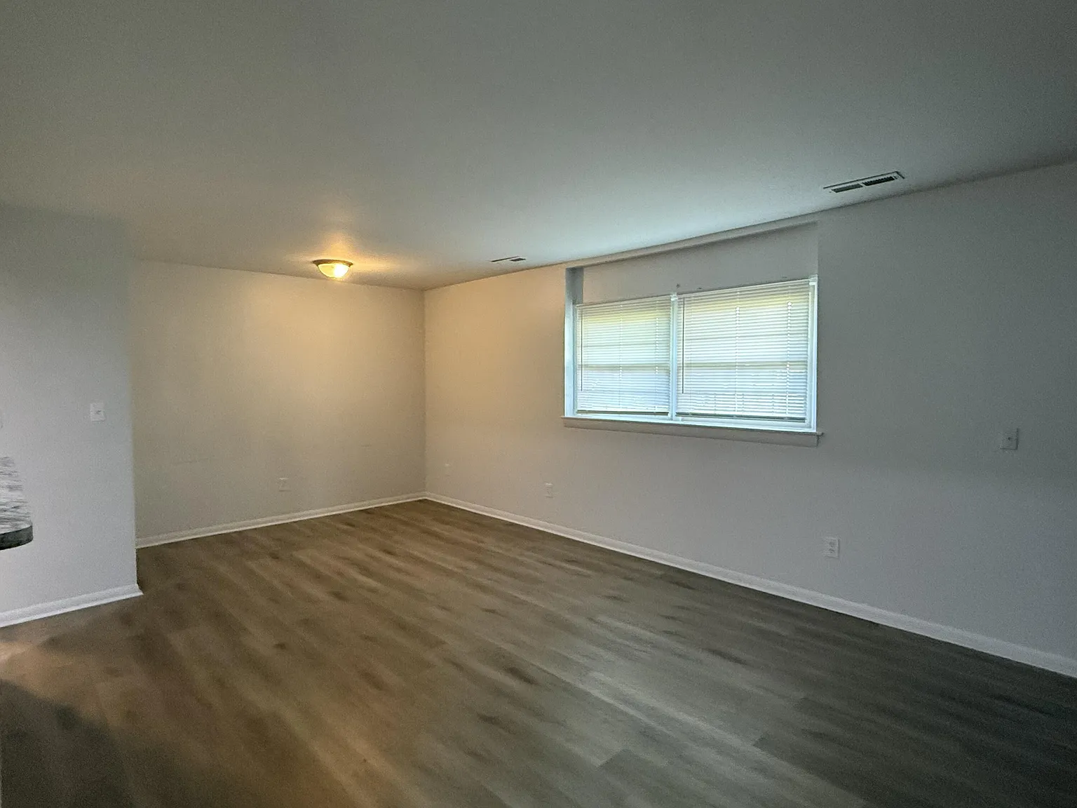 2 bed, 1.0 bath, 925 sqft, $1,175 — Photo 2