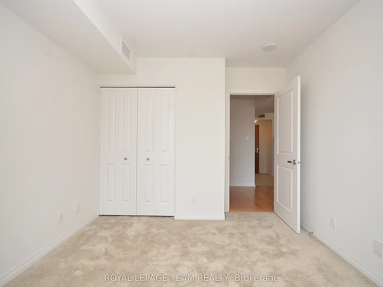 242 Rideau St #404 — Photo 28