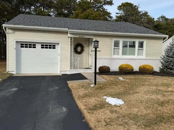 34 Whitmore Dr, Toms River, NJ 08757