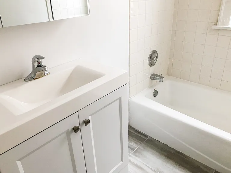 3911 1/2 N Greenview Ave #1 — Photo 11