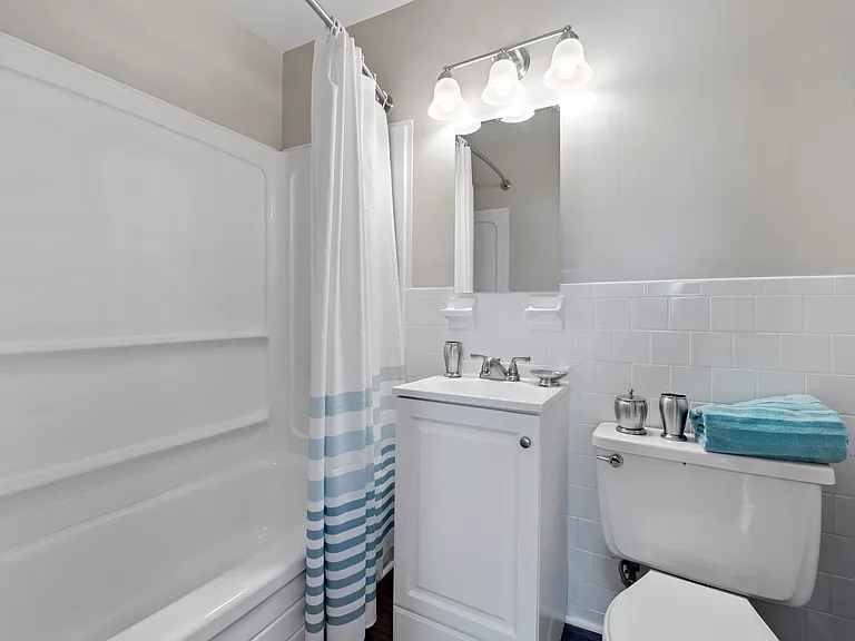 404 Rivertowne Apartment Homes — Photo 7