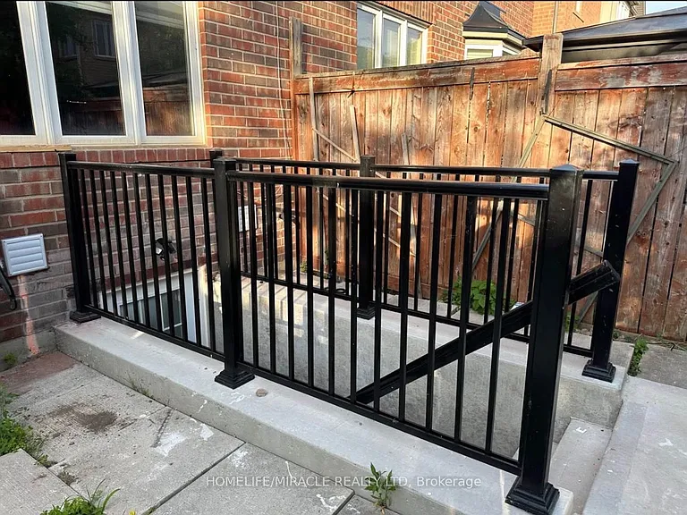 912 Scott Blvd — Photo 2