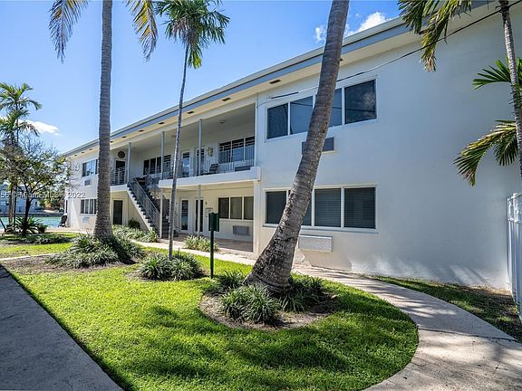 3rd image of 8330 Byron Ave #8