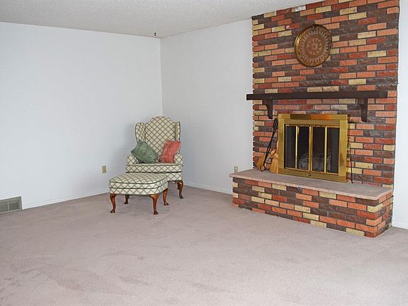 5th image of 3010 Avenue F