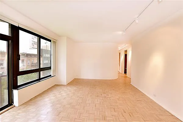 Sold by Sumitomo Real Estate Sales | media 11