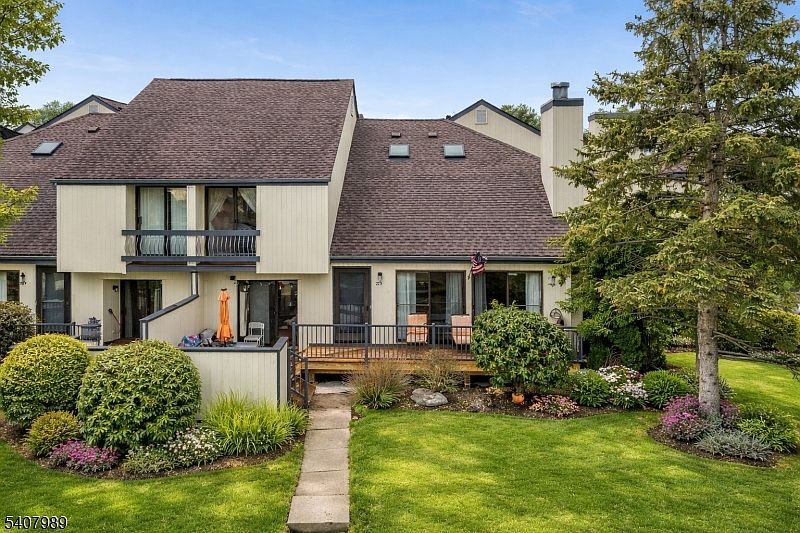 1st image of 275 Crabtree Ct