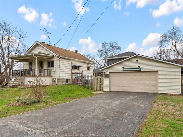 290 Sacred Heart Dr, Lasalle, ON N9J 1S9