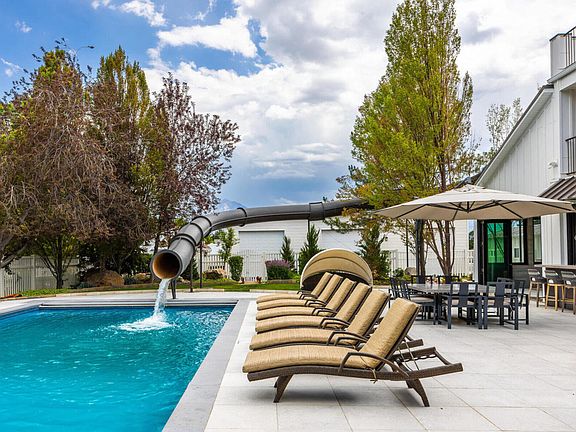 5th image of 9456 S Redwood Rd W