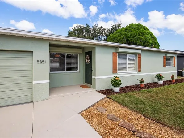 5851 44th Ave N, Kenneth City, FL 33709