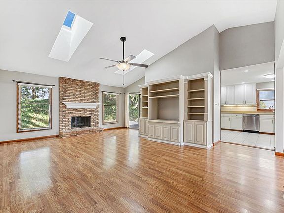 5th image of 2745 Storm Lake Dr
