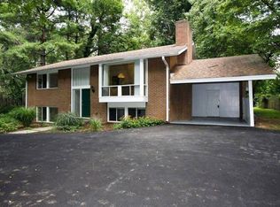 6901 Persimmon Tree Rd, Bethesda, MD 20817