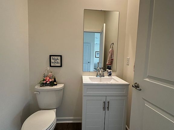 5th image of 524 Cliff St