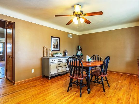 3rd image of 2302 Breezewood Dr