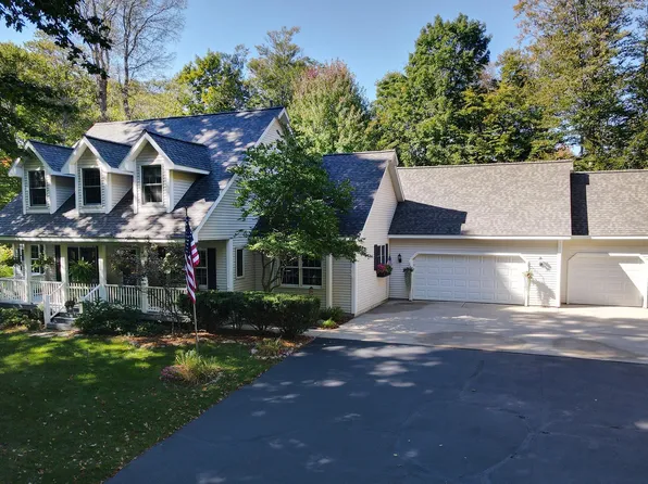 12900 S Woodhaven Ln, Traverse City, MI 49684
