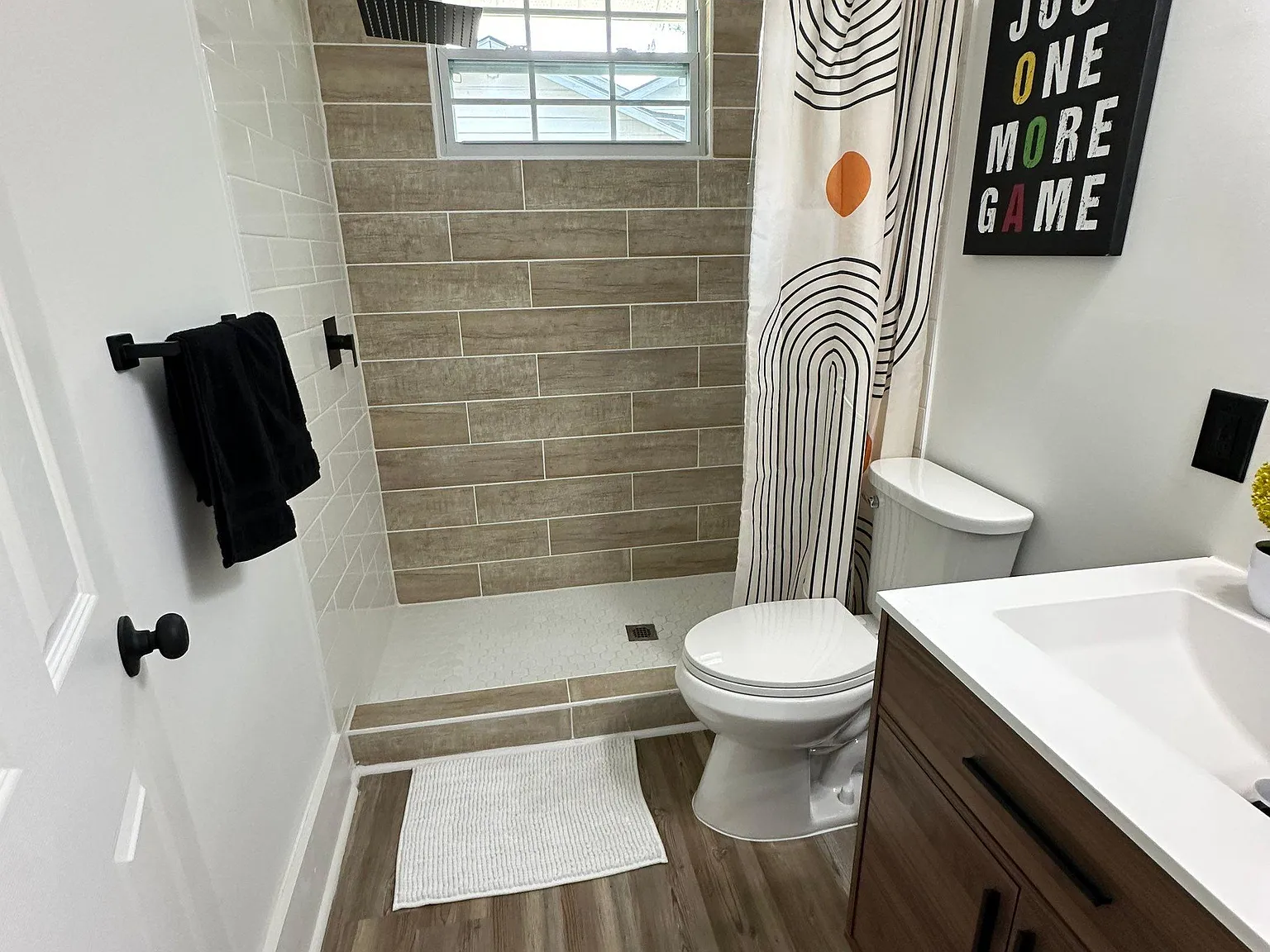 4 bed, 2.0 bath, 1038 sqft, $832 — Photo 2