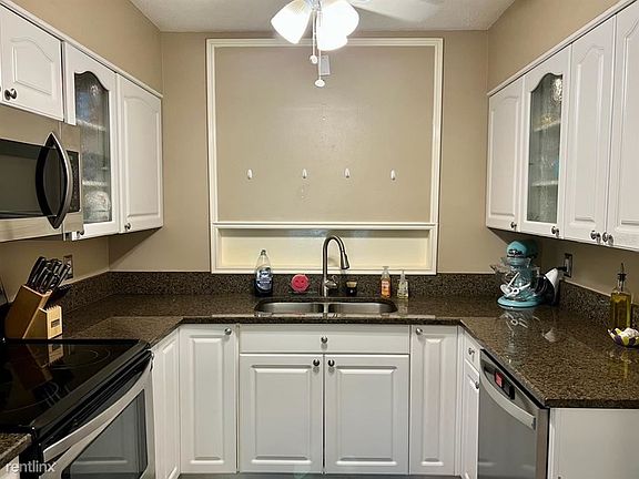 4th image of 1625 Pinewood Dr