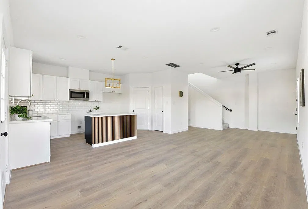 3 bed, 2.5 bath, 1301 sqft, $1,875 — Photo 4