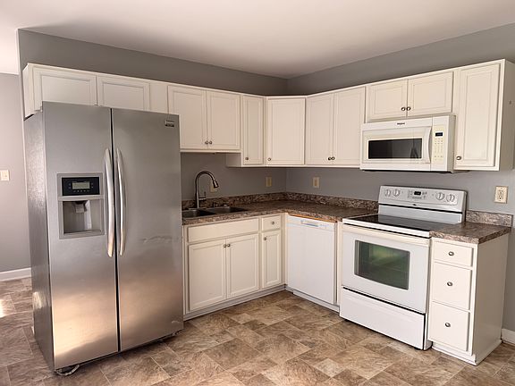5th image of 702 Colonial Ave