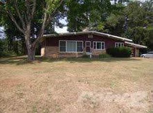 N11823 County Road P, Iola, WI 54945