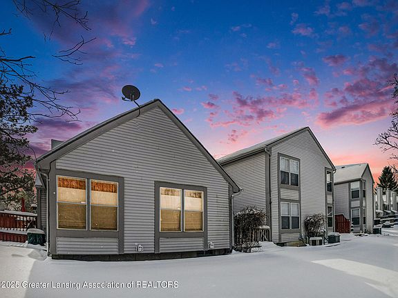 2nd image of 1915 Lourdes Ct