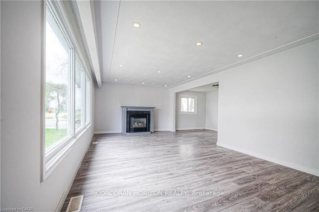5 bed, $4,000 — Photo 2