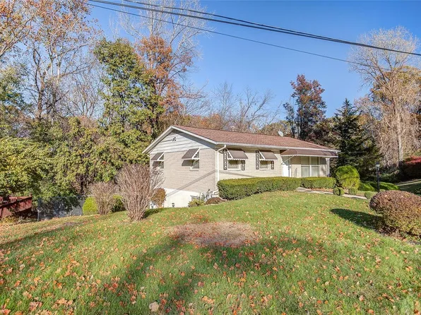 1 Loma Ln, Belleville, IL 62223