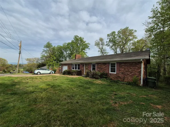 64 Round Top Rd, Asheville, NC 28803