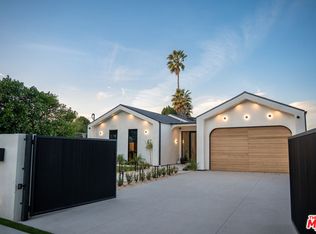 22821 Collins St, Woodland Hills, CA 91367