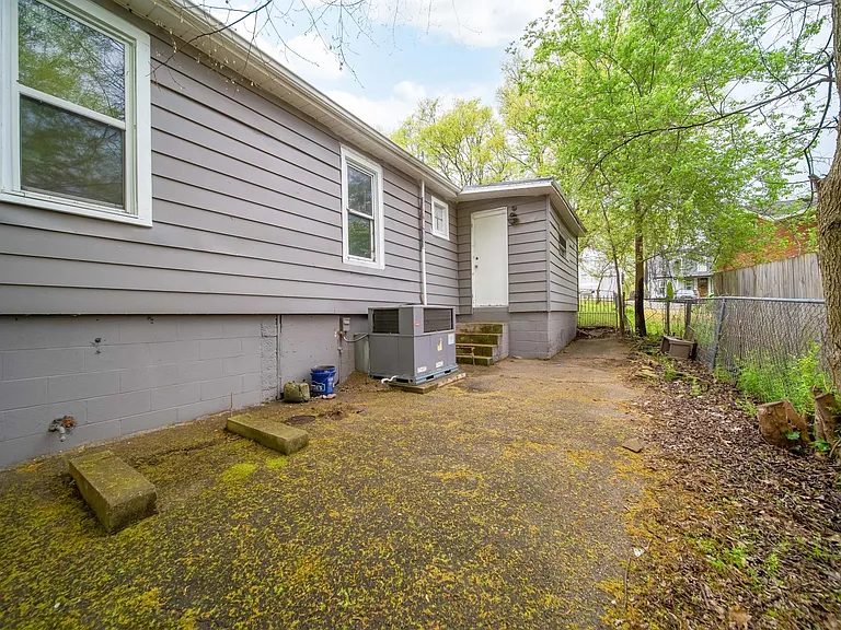 1507 Meridian St — Photo 24