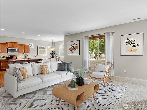 4th image of 2220 166th St Ct E